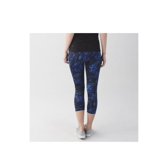 LULULEMON Wunder Under Crop Leggings Full-On Luon Purple Iris Floral‎ Black Sz 4 - Picture 1 of 11